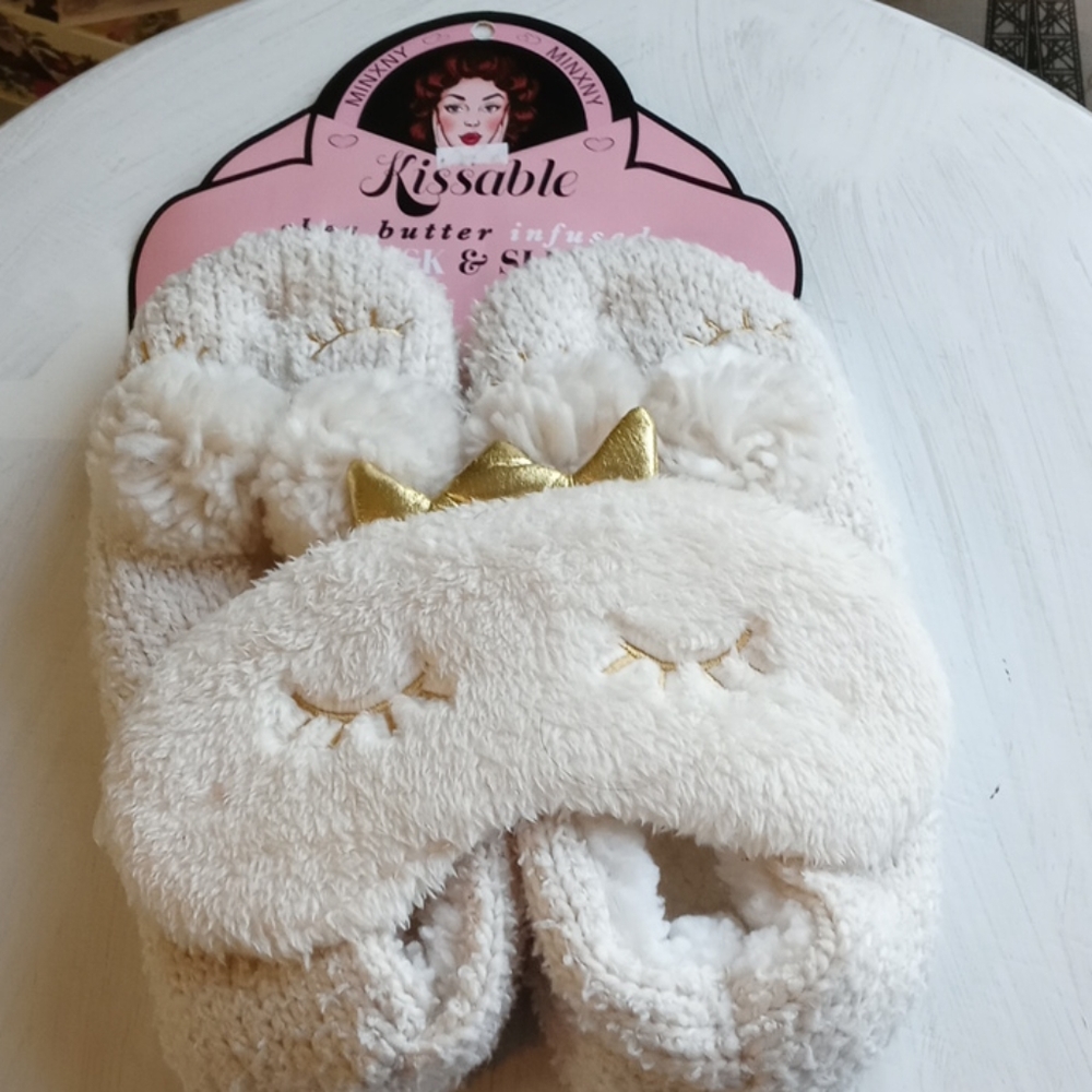 NWT MINXNY Sleep Mask & Slippers Set